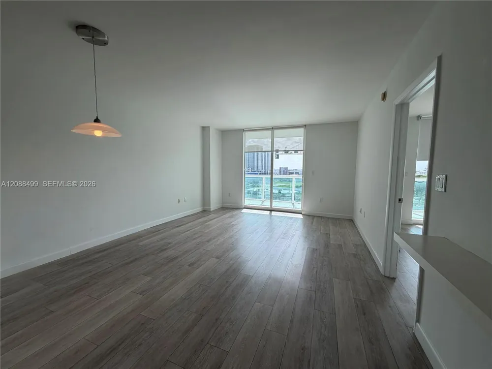 1800 Bayshore Dr #1608 Miami, FL 33132