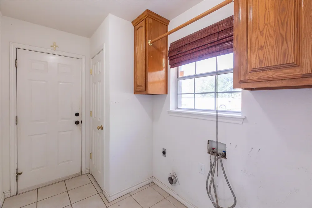717 Groves Road Tuscola, TX 79562