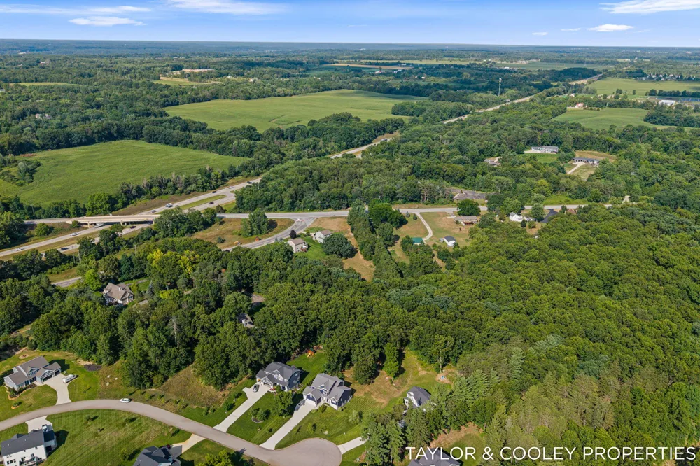 8129 Honeysuckle Hill Court SE Grand Rapids, MI 49512