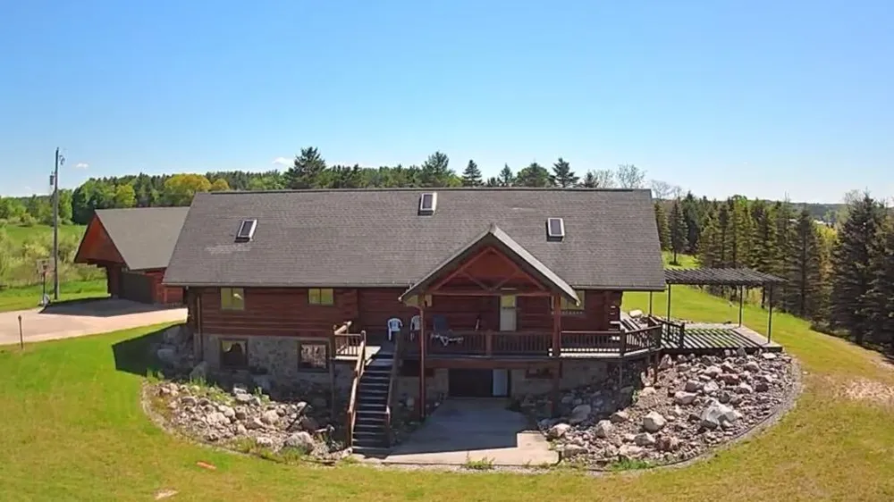 6294 100th Avenue Evart, MI 49631