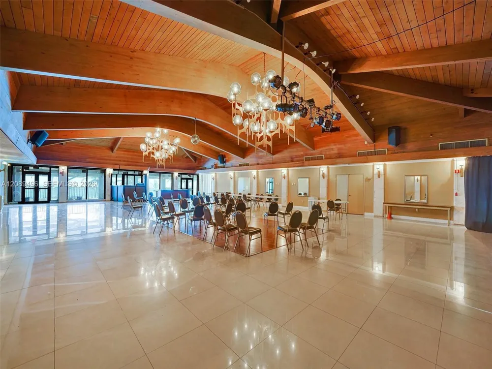 1950 S Ocean Dr #LE Hallandale Beach, FL 33009