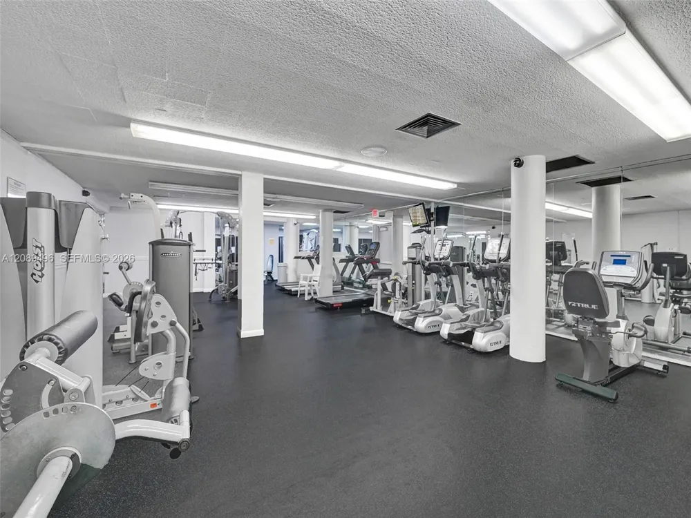 1950 S Ocean Dr #LE Hallandale Beach, FL 33009