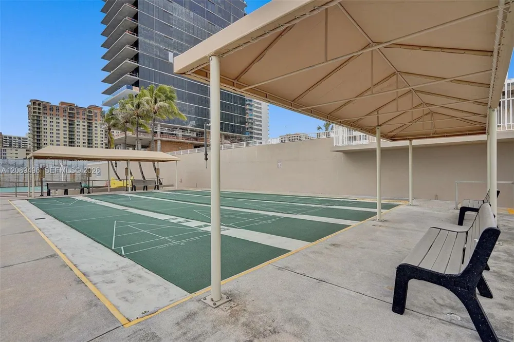 1950 S Ocean Dr #LE Hallandale Beach, FL 33009