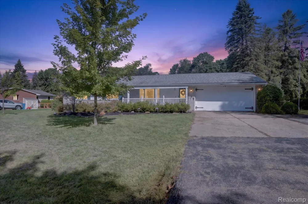 1910 Alton Circle Commerce Charter Township, MI 48390