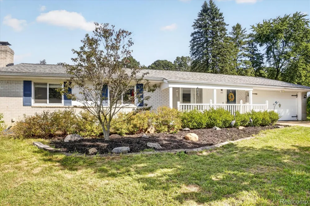 1910 Alton Circle Commerce Charter Township, MI 48390