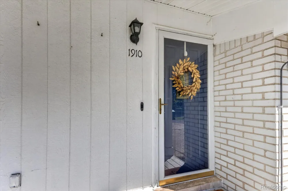 1910 Alton Circle Commerce Charter Township, MI 48390