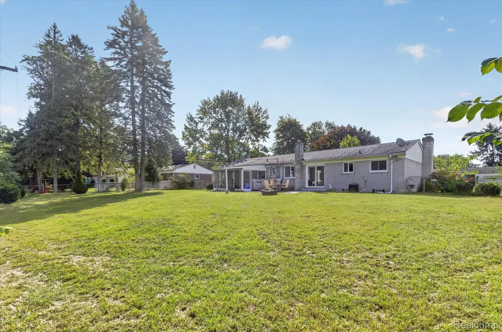 1910 Alton Circle Commerce Charter Township, MI 48390