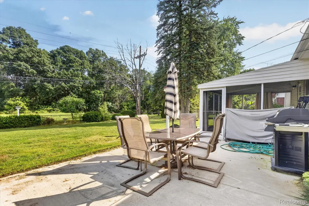 1910 Alton Circle Commerce Charter Township, MI 48390