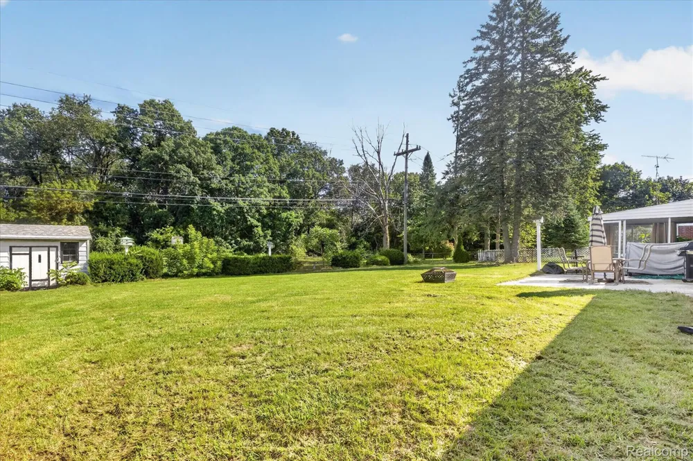 1910 Alton Circle Commerce Charter Township, MI 48390