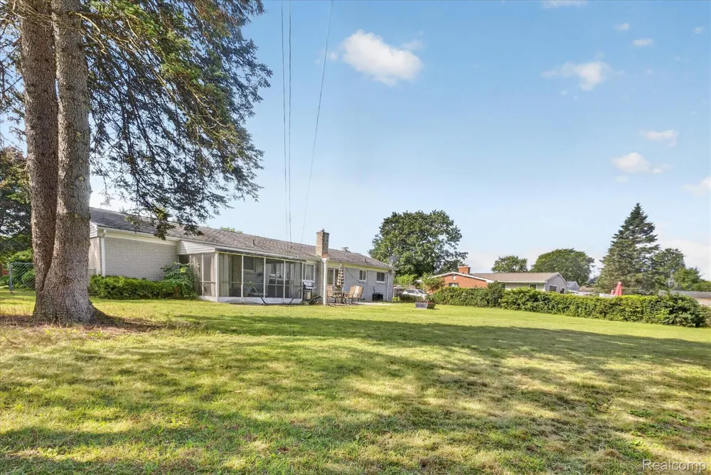 1910 Alton Circle Commerce Charter Township, MI 48390