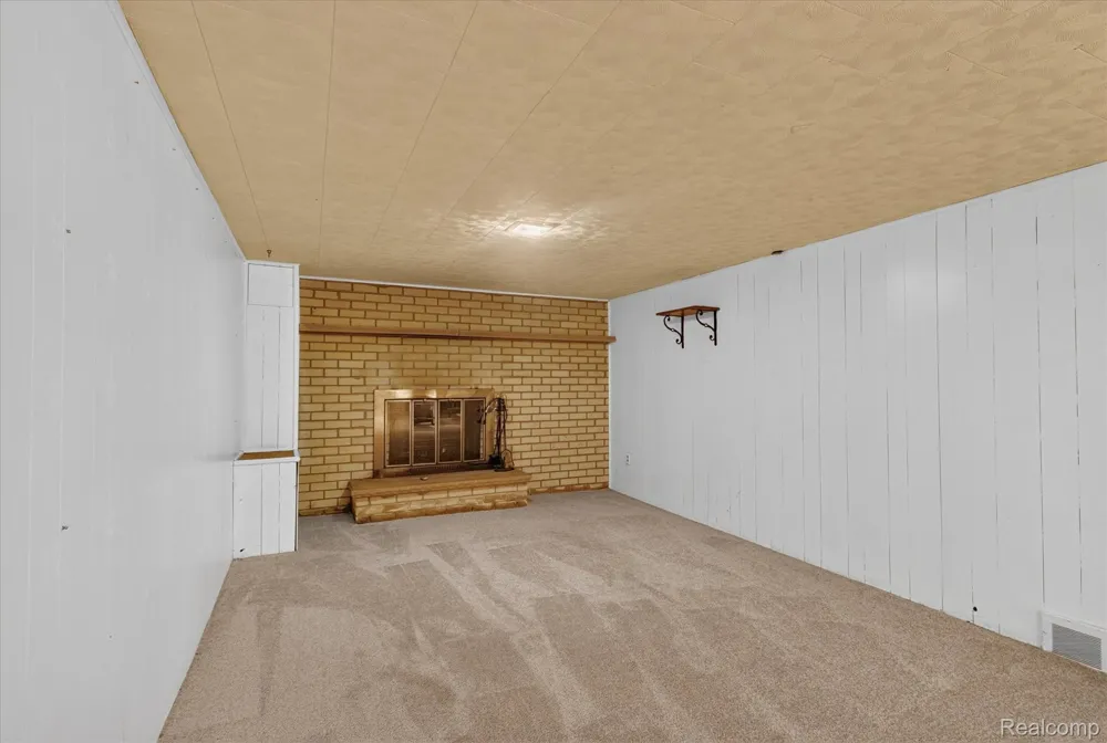 1910 Alton Circle Commerce Charter Township, MI 48390