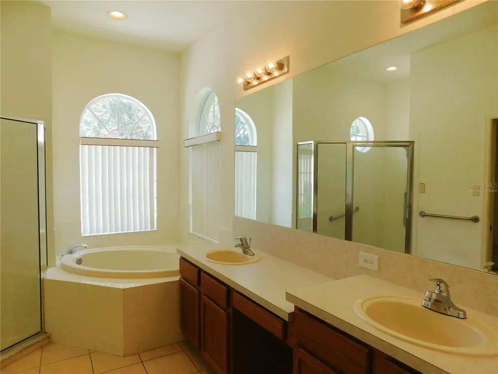 2412 BLUE STONE COURT Valrico, FL 33594