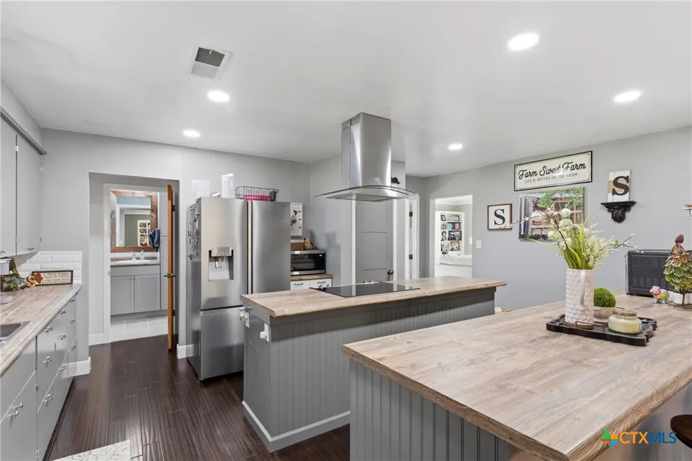 1115 County Road 2102 Lometa, TX 76853