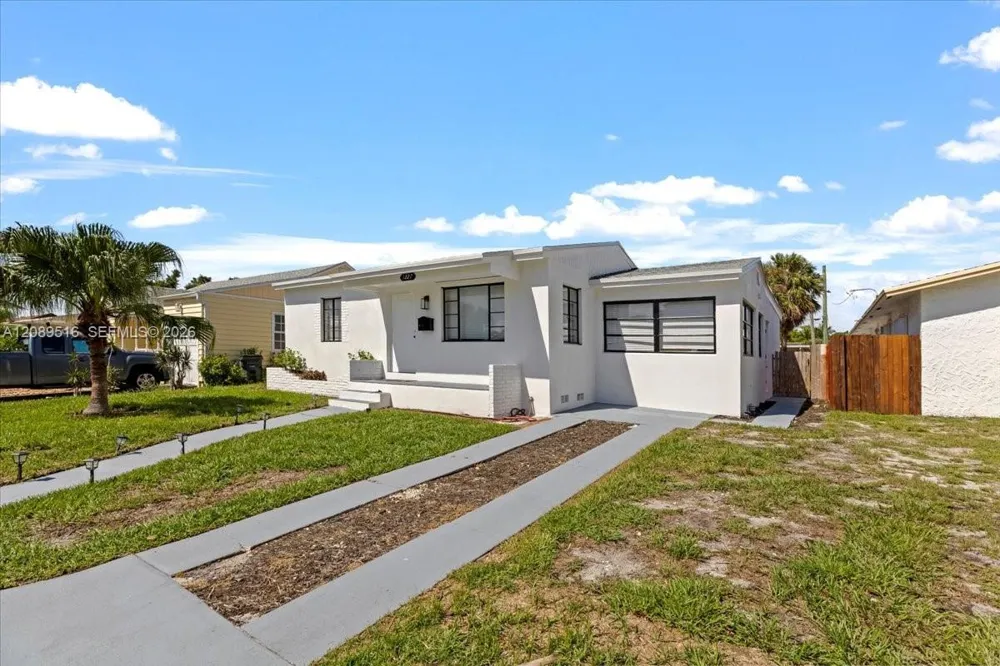 1227 Ocean Breeze Lake Worth, FL 33460