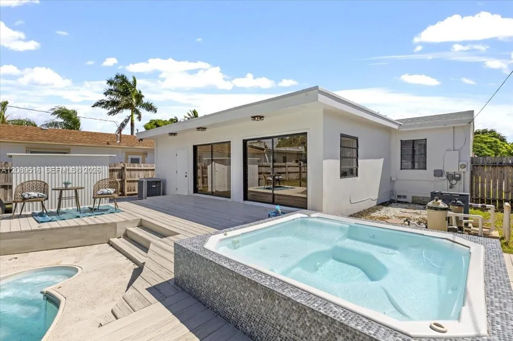 1227 Ocean Breeze Lake Worth, FL 33460