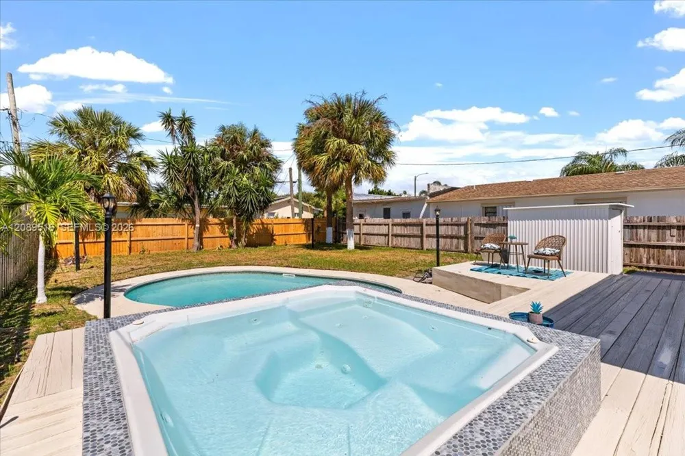 1227 Ocean Breeze Lake Worth, FL 33460