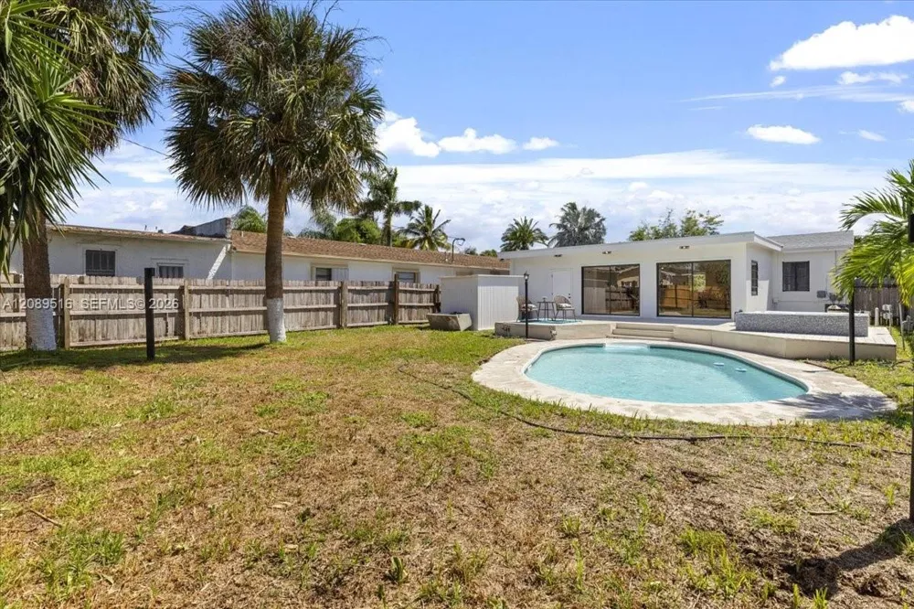 1227 Ocean Breeze Lake Worth, FL 33460