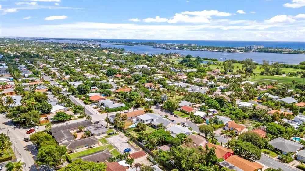 1227 Ocean Breeze Lake Worth, FL 33460