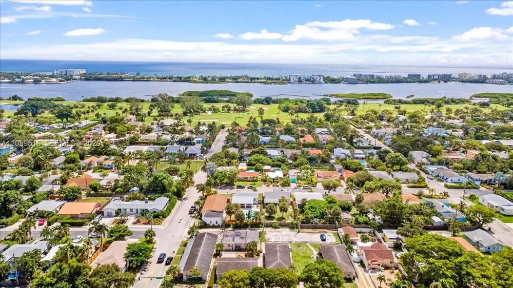 1227 Ocean Breeze Lake Worth, FL 33460