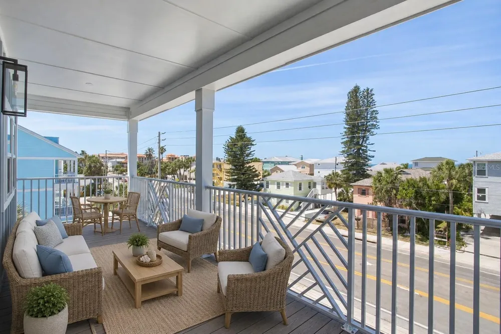140 92ND AVENUE Treasure Island, FL 33706