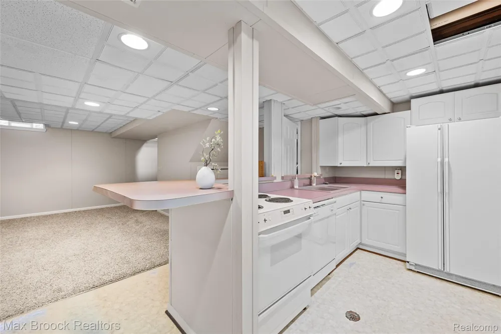 955 Forest Avenue Birmingham City, MI 48009