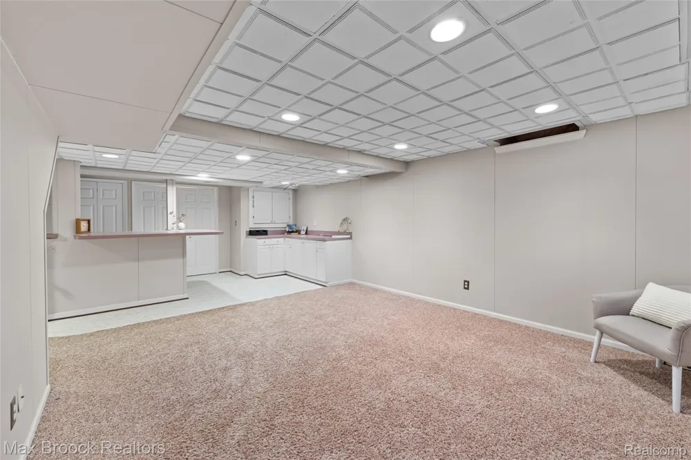 955 Forest Avenue Birmingham City, MI 48009