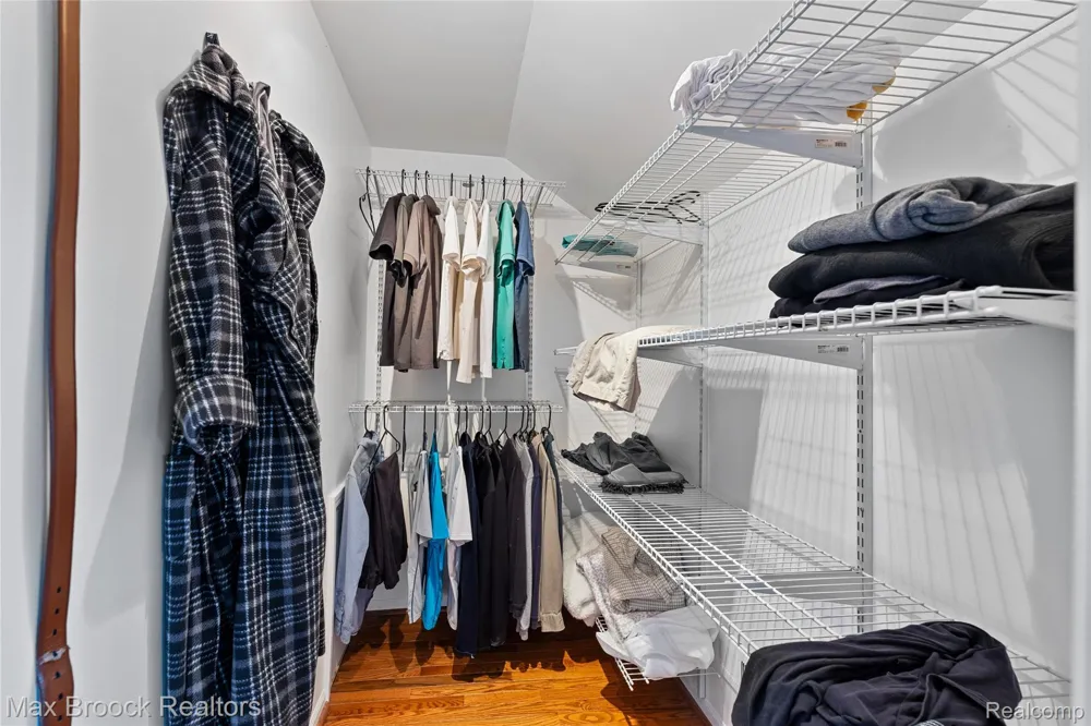 955 Forest Avenue Birmingham City, MI 48009