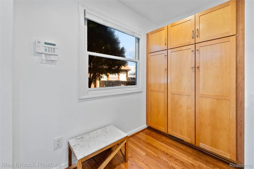 955 Forest Avenue Birmingham City, MI 48009
