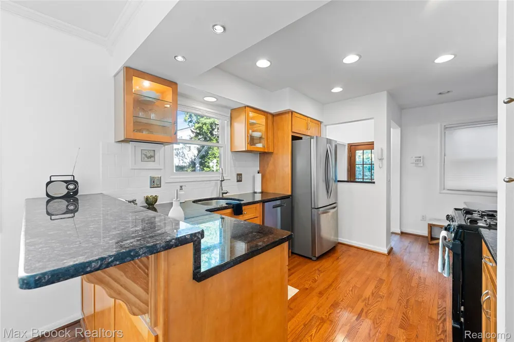 955 Forest Avenue Birmingham City, MI 48009