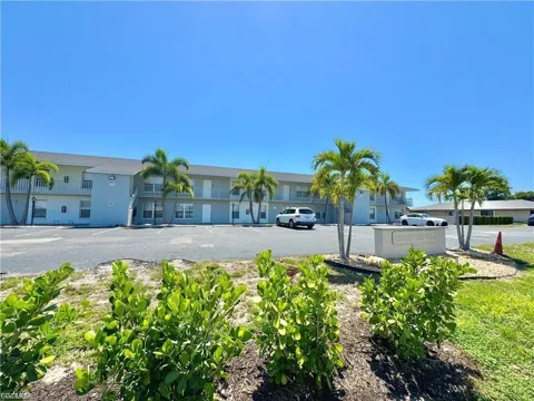3705 Country Club Boulevard #_Unit 4
