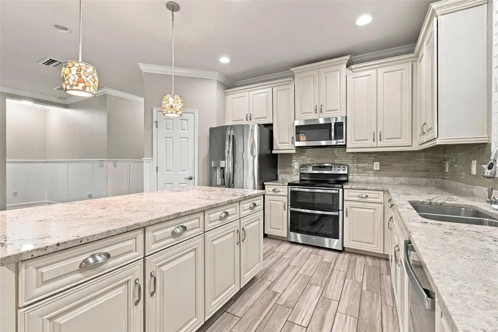 8021 WHITETAIL DEER WAY Tampa, FL 33635
