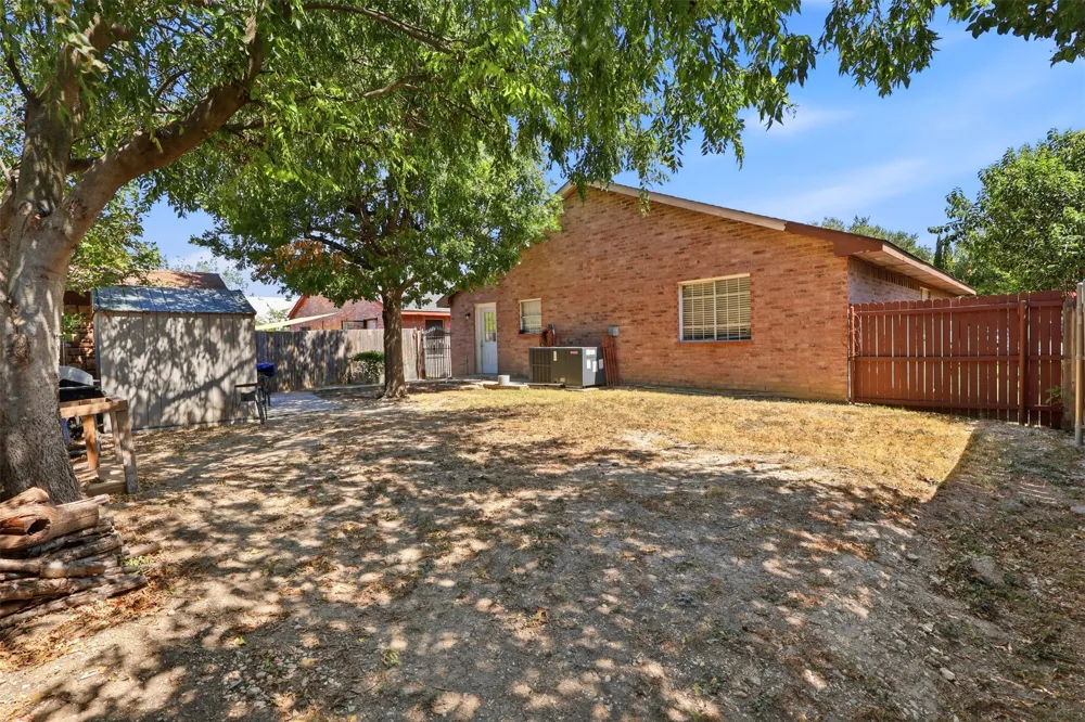 4704 Lizzy Drive Dallas, TX 75211