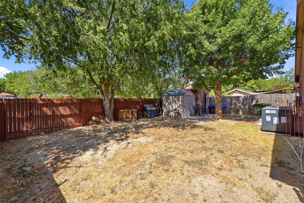 4704 Lizzy Drive Dallas, TX 75211
