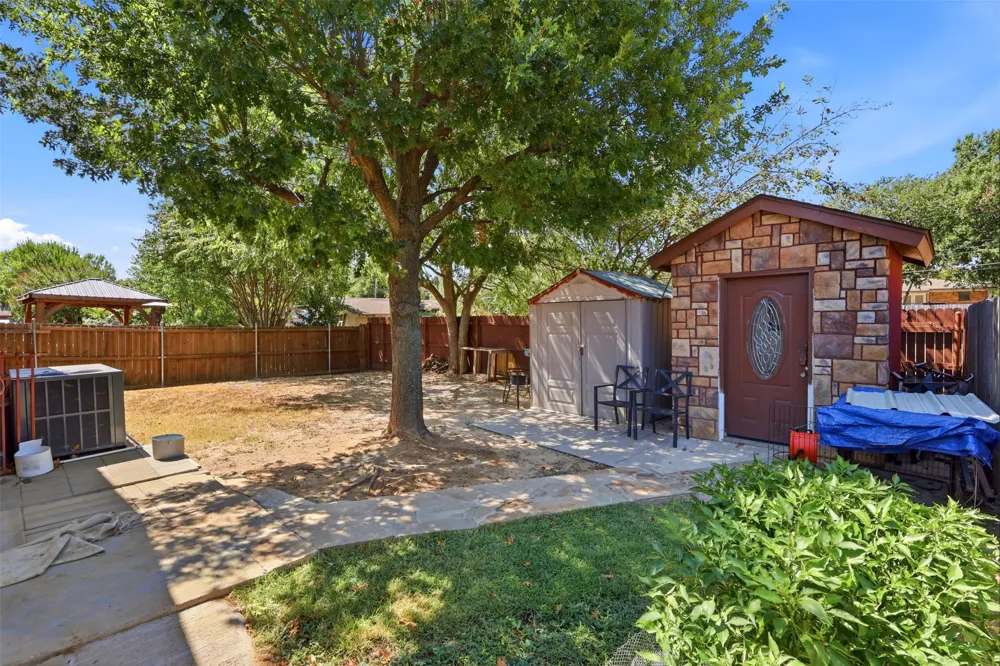 4704 Lizzy Drive Dallas, TX 75211