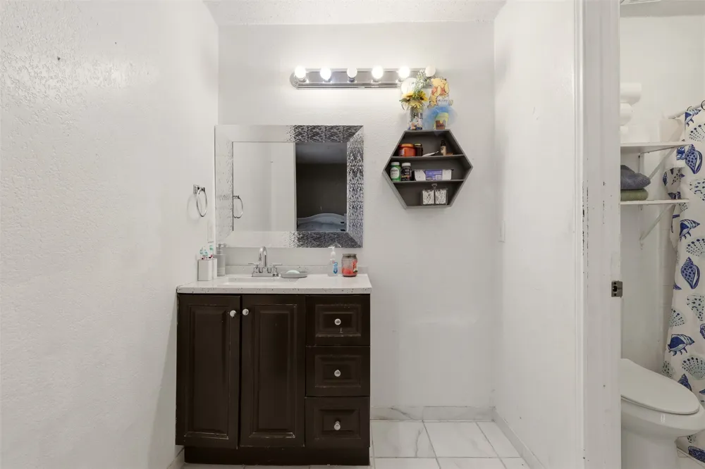 4704 Lizzy Drive Dallas, TX 75211