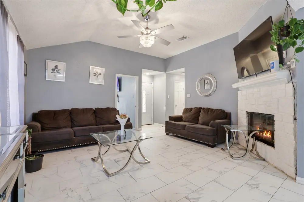 4704 Lizzy Drive Dallas, TX 75211