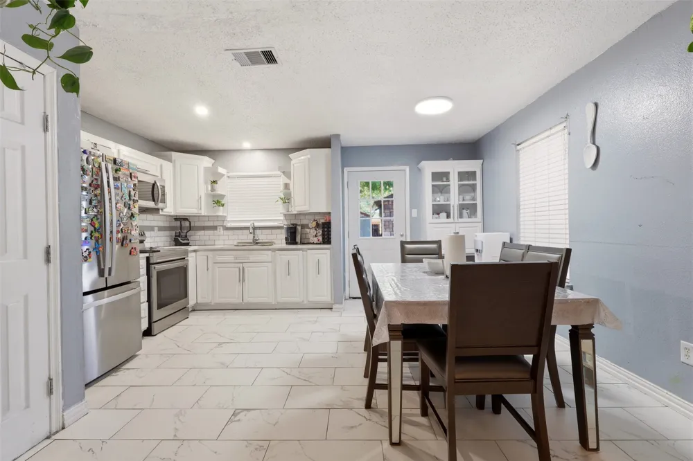 4704 Lizzy Drive Dallas, TX 75211