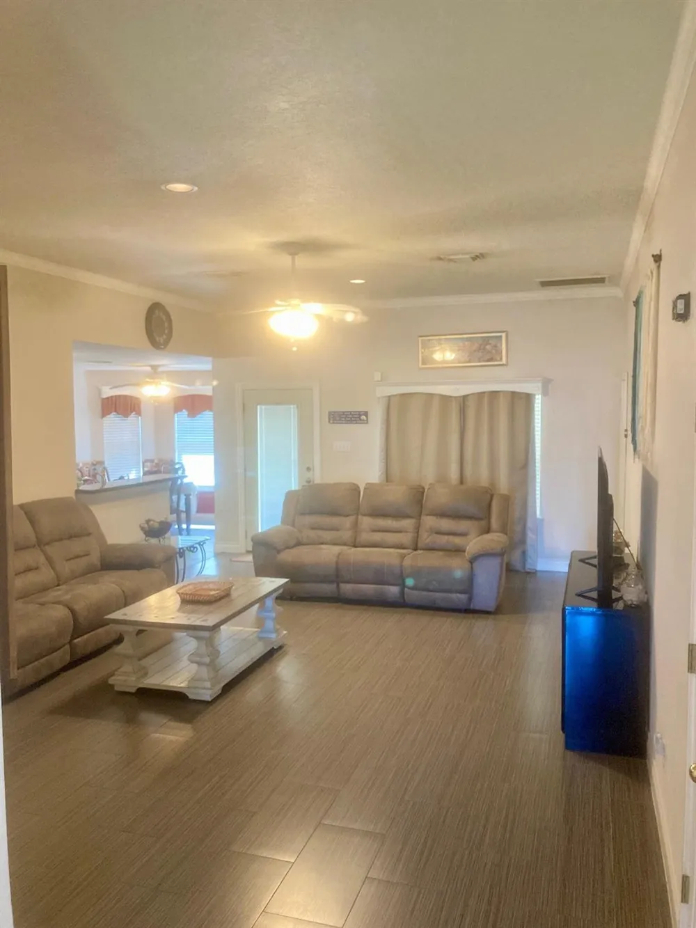 10 Clara Barton Galveston, TX 77551