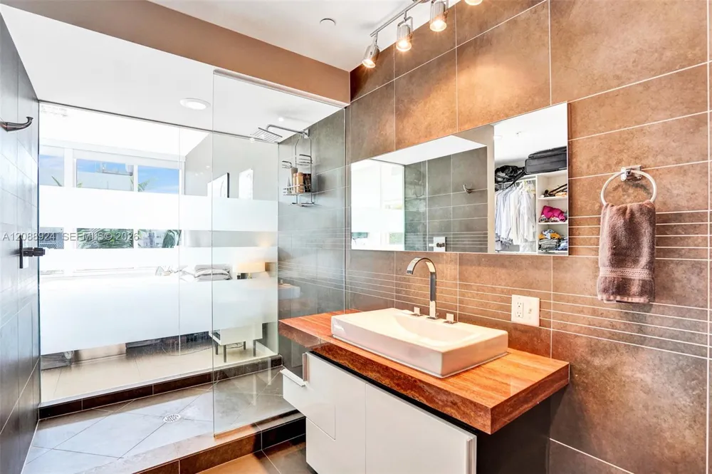 2100 Park Ave #310 Miami Beach, FL 33139