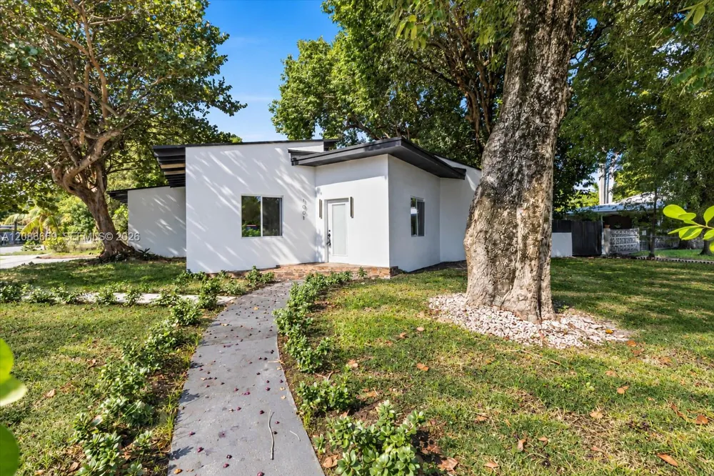 1001 NE 82nd St Miami, FL 33138
