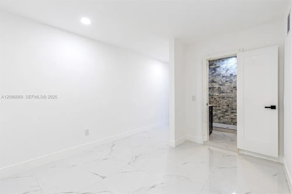 1001 NE 82nd St Miami, FL 33138