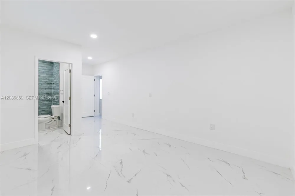 1001 NE 82nd St Miami, FL 33138