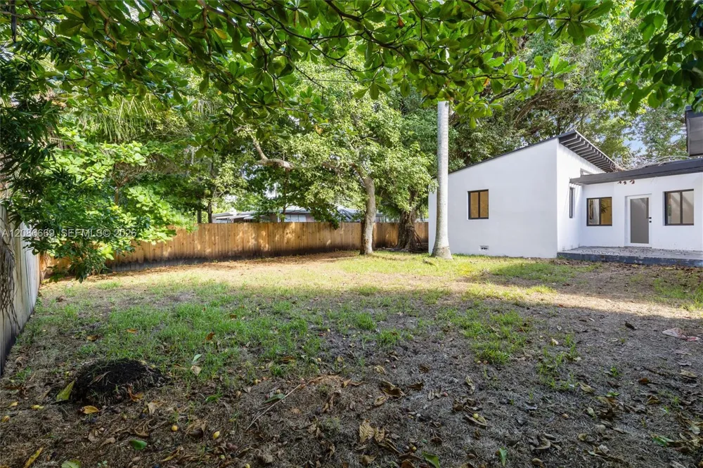 1001 NE 82nd St Miami, FL 33138