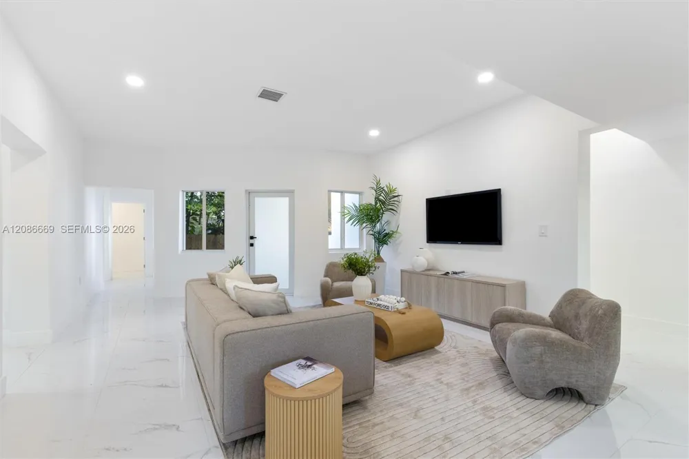 1001 NE 82nd St Miami, FL 33138