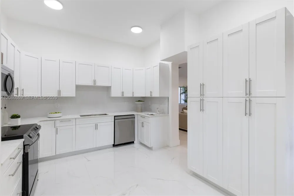 1001 NE 82nd St Miami, FL 33138