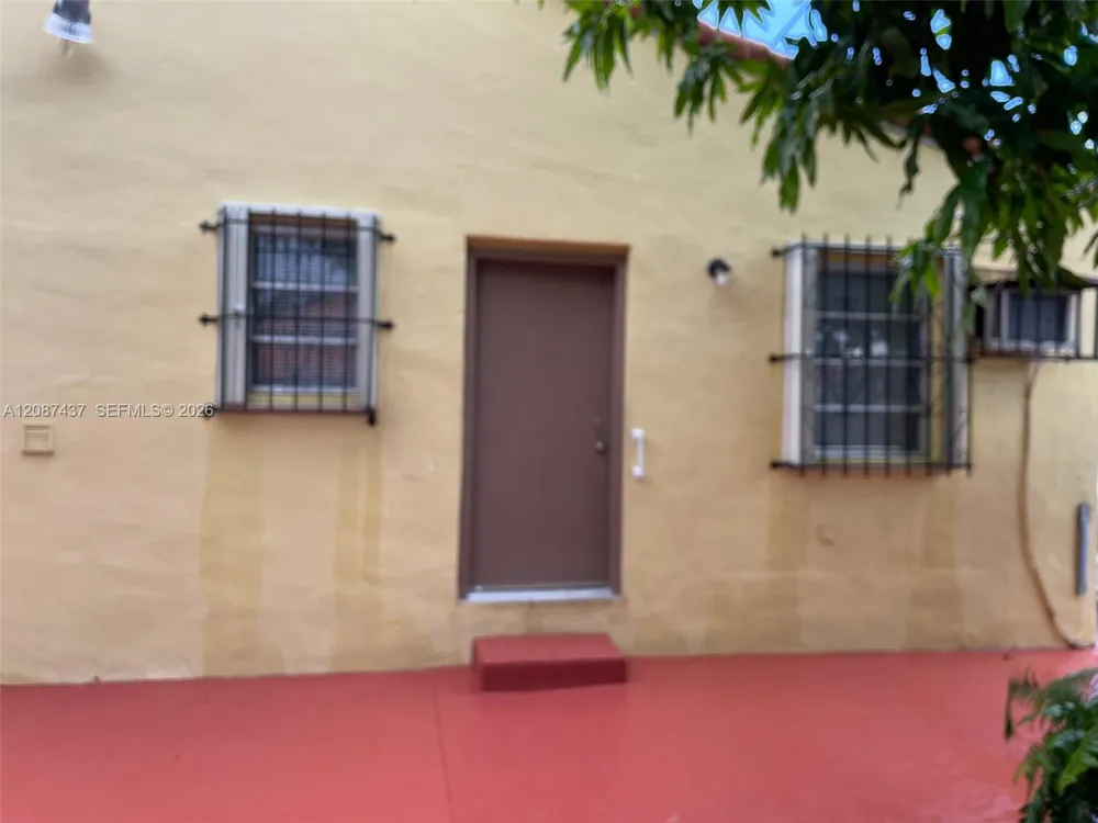 951 SW 9th St #1 Miami, FL 33130