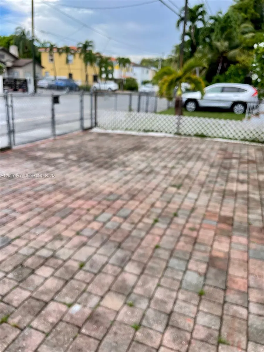 951 SW 9th St #1 Miami, FL 33130