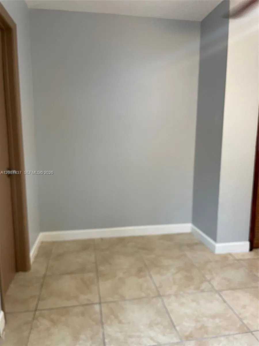 951 SW 9th St #1 Miami, FL 33130