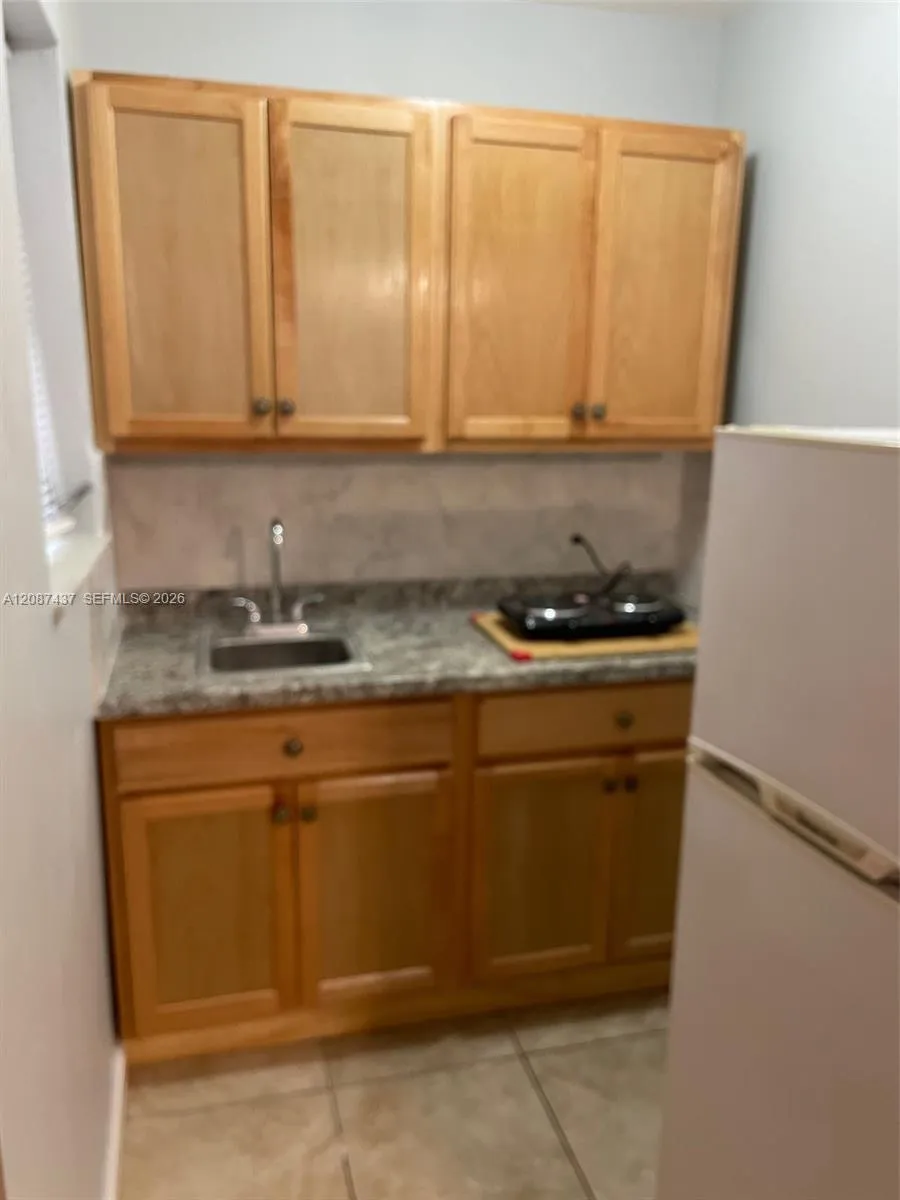 951 SW 9th St #1 Miami, FL 33130
