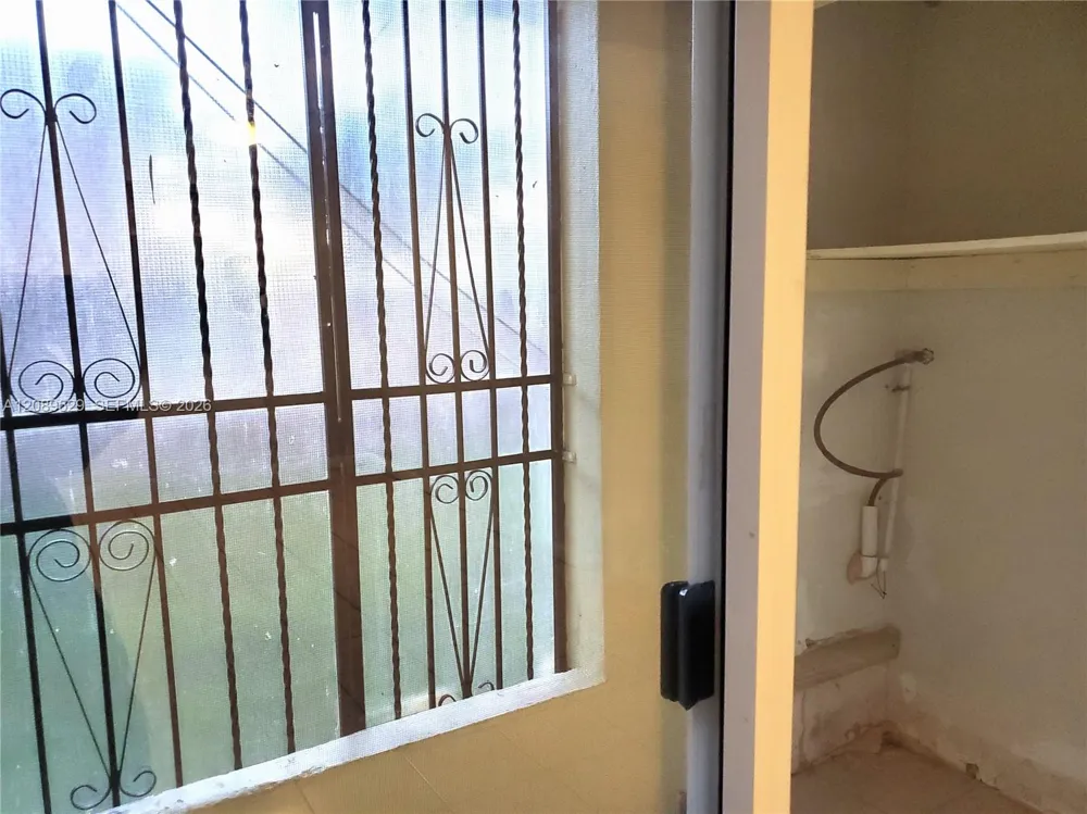 10904 SW 2nd St #1R Sweetwater, FL 33174